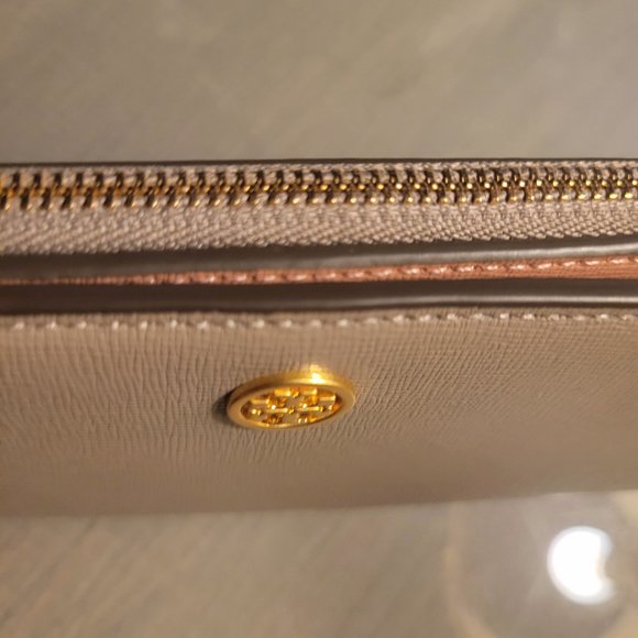 *SOLD* New with tags Tory Burch ROBINSON ZIP SLIM WALLE - Picture 8 of 16
